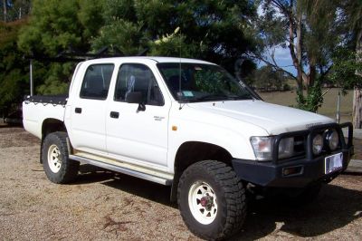 Toyota Hilux Twin Cab 2000 model