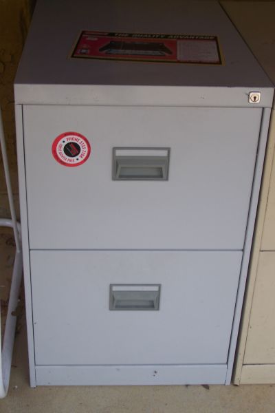 Filing Cabinet 1 - no keys