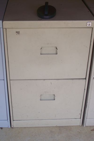 Filing Cabinet 2 - no keys